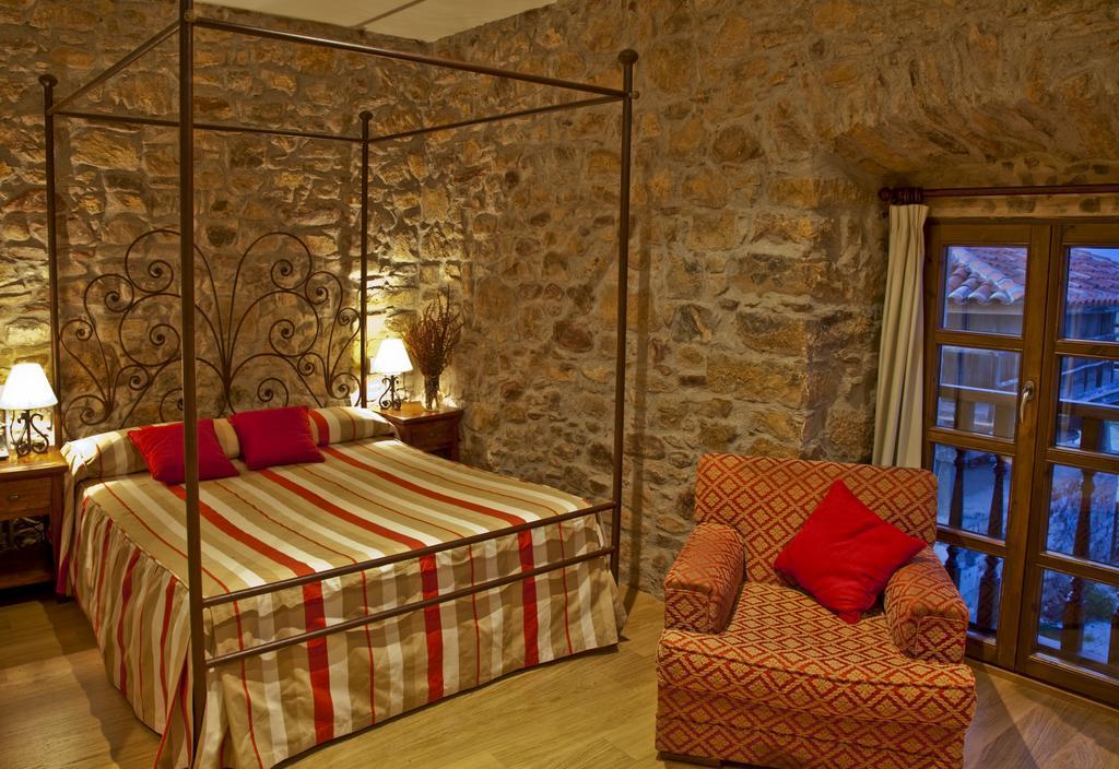 Hotel Casona Cuervo Сан-Тирсо-де-Кандамо Экстерьер фото